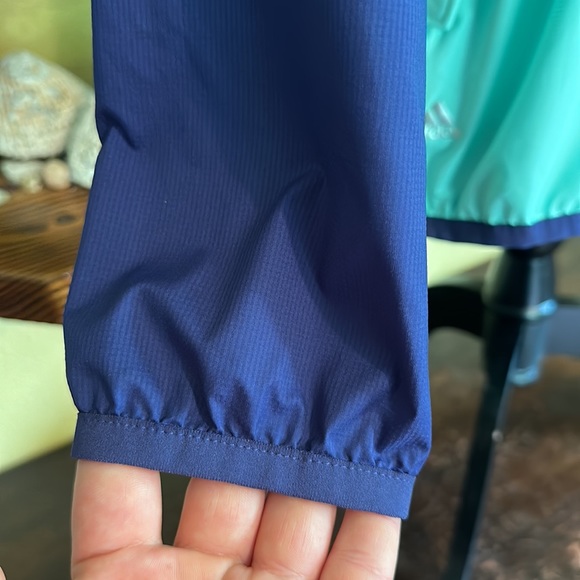 Adidas wind breaker thin quarter Zip - Picture 3 of 8